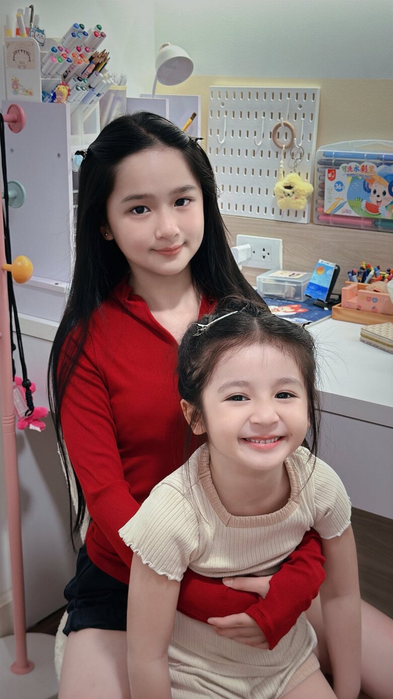 Cặp tiểu mỹ nhân Việt ngày bé bác sĩ đỡ đẻ và y tá đều khen amp;#34;Quá đẹpamp;#34;, mẹ 2 bé cũng khiến nhiều người nhầm là amp;#34;gái sonamp;#34; - 3