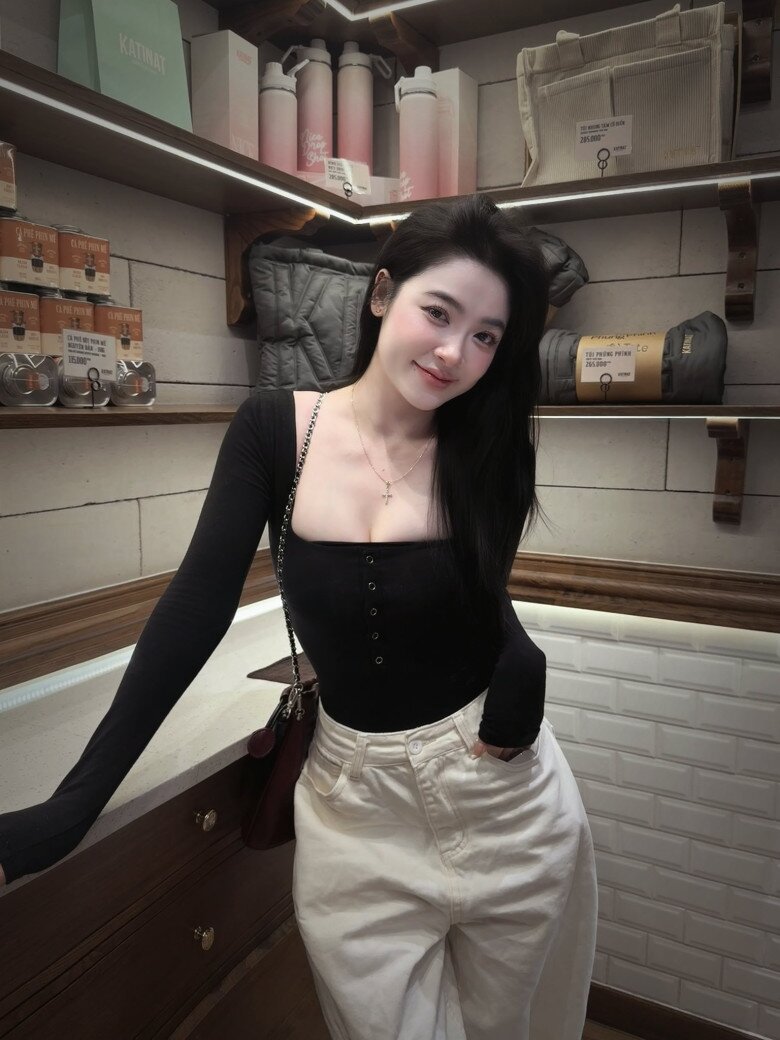 Cặp tiểu mỹ nhân Việt ngày bé bác sĩ đỡ đẻ và y tá đều khen amp;#34;Quá đẹpamp;#34;, mẹ 2 bé cũng khiến nhiều người nhầm là amp;#34;gái sonamp;#34; - 8