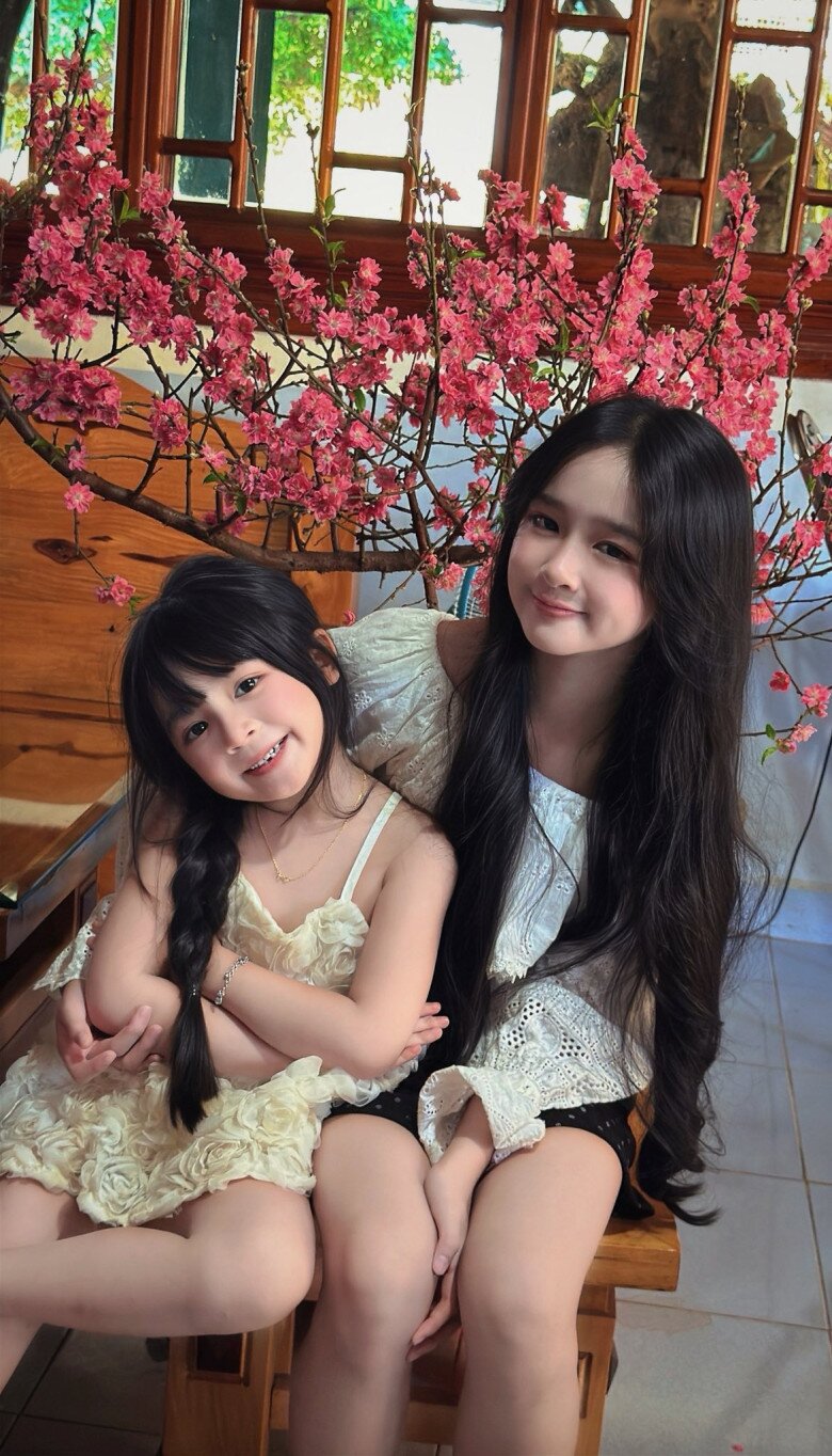 Cặp tiểu mỹ nhân Việt ngày bé bác sĩ đỡ đẻ và y tá đều khen amp;#34;Quá đẹpamp;#34;, mẹ 2 bé cũng khiến nhiều người nhầm là amp;#34;gái sonamp;#34; - 4