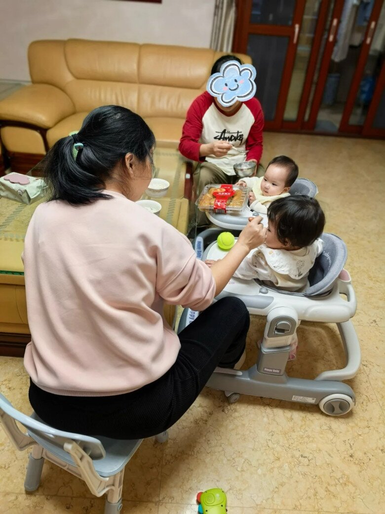 Người đẹp nổi tiếng MXH 10 năm đẻ sòn sòn 6 con, nhà thuê 5 người giúp việc, làm mẹ sướng trong lâu đài nguy nga - 4