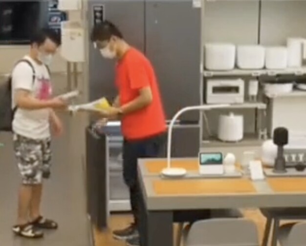 Bé trai tiểu học cố tình giấu vở bài tập vào tủ lạnh ở TTTM để amp;#34;tiêu huỷamp;#34; khiến dân tình amp;#34;cười ra nước mắtamp;#34; - 5