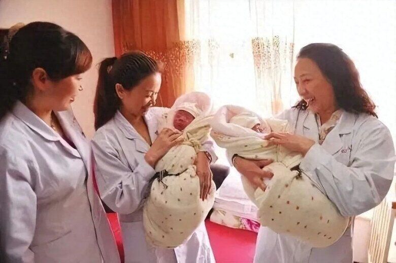 Sinh ra một trai và một gái, mẹ trẻ khóc vì mừng nhưng bác sĩ lại lắc đầu thông báo: “Đây không phải sinh đôi” - 2