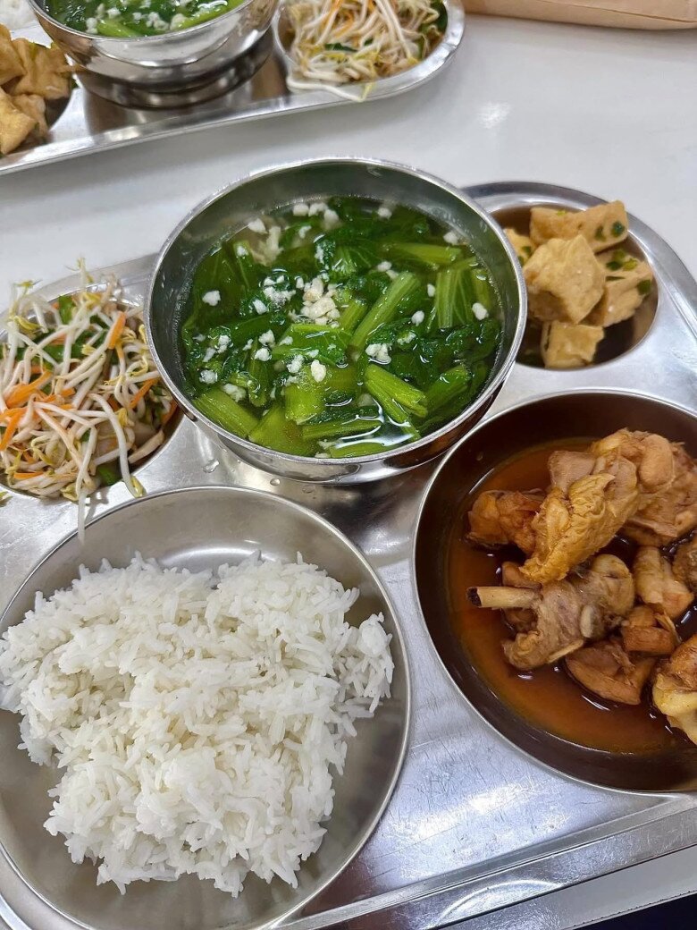 Nhiều người bất ngờ với khẩu phần ăn này.