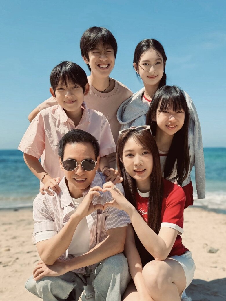 Tiểu thư Hà Nội “gây sốt” với loạt ảnh ở bãi biển, cõi mạng “sốc” khi biết đã U50, sinh 4 con cho đạo diễn trăm tỷ - 1