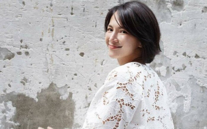 Vứt bỏ hào quang nuôi con riêng của chồng, nữ diễn viên bị phản bội vẫn sinh cặp quý tử cho đạo diễn nổi tiếng - 1