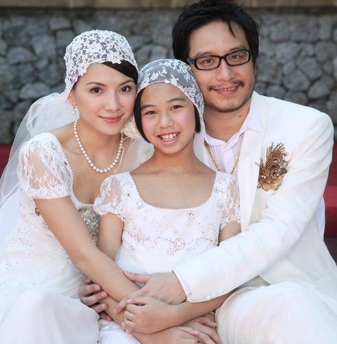 Nữ diễn viên chăm sóc và yêu thương con riêng của chồng như con ruột.