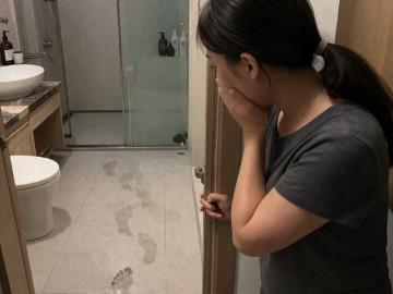 Phát hiện chồng ngoại tình qua dấu chân nhà tắm, vợ làm một việc khiến chồng xin tha thứ