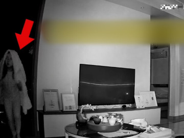 1 giờ sáng con gái 6 tuổi trùm khăn lén lút ở phòng khách, bố mẹ xem camera vô cùng tự trách