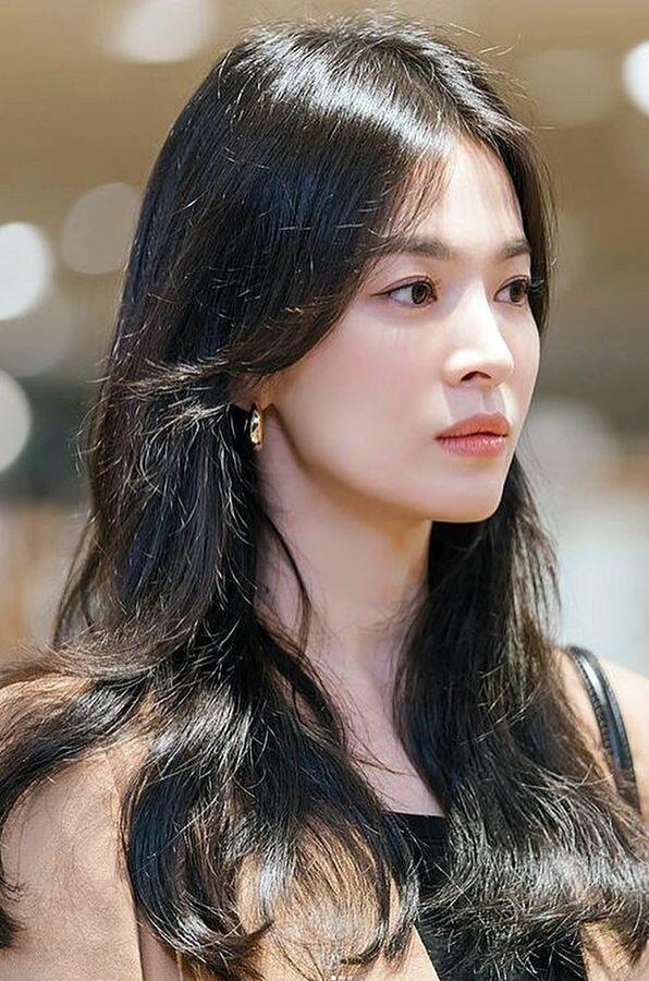 Song Hye Kyo là một trong những mỹ nhân trung thành với kiểu tóc mái bay. 