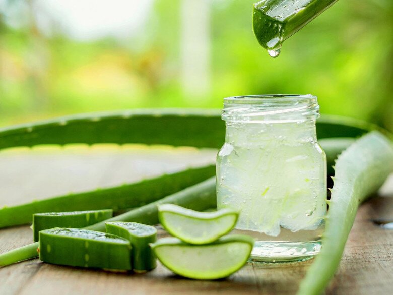 Nha đam được chuyên gia da liễu đánh giá là có khả năng cấp nước nhẹ và tạo cảm giác dễ chịu cho da mà không gây bít tắc lỗ chân lông.