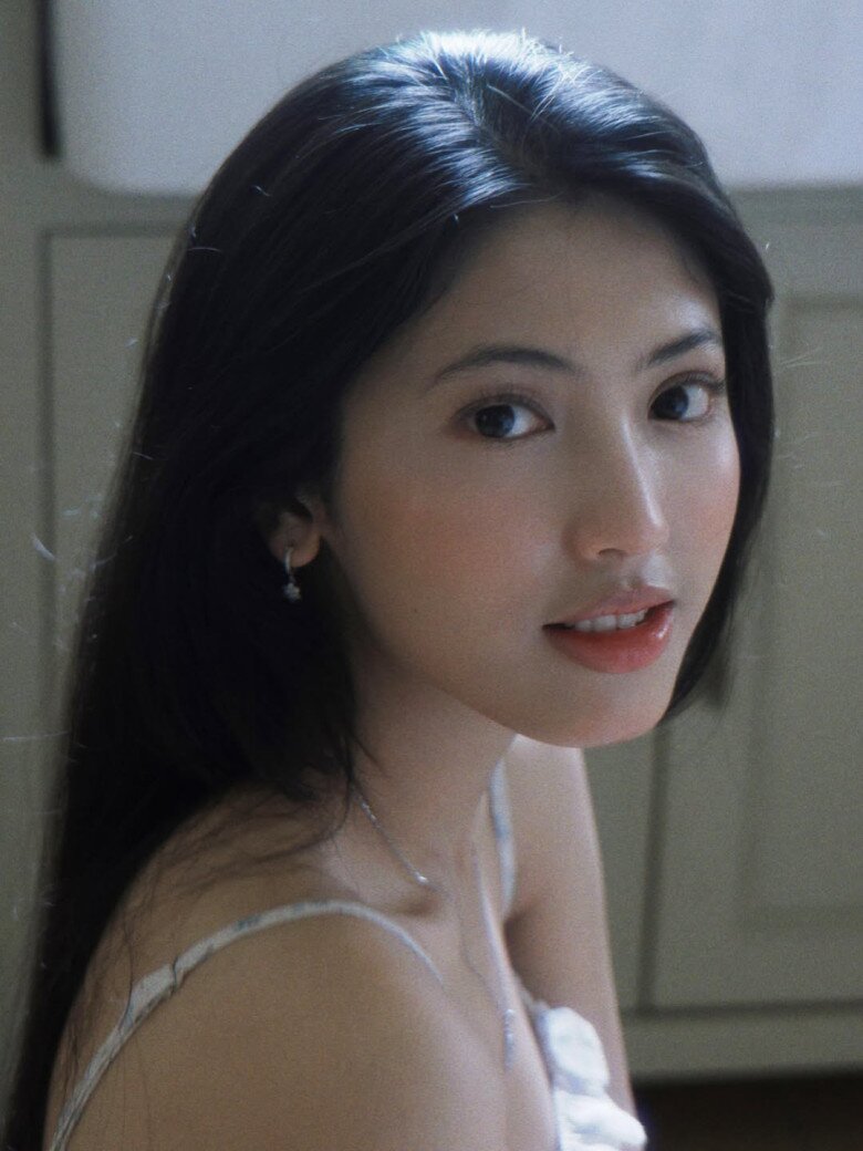 Những thiết kế tối giản, tông màu sáng là lựa chọn quen thuộc của Đàm Phương Linh trong mùa hè năm nay.