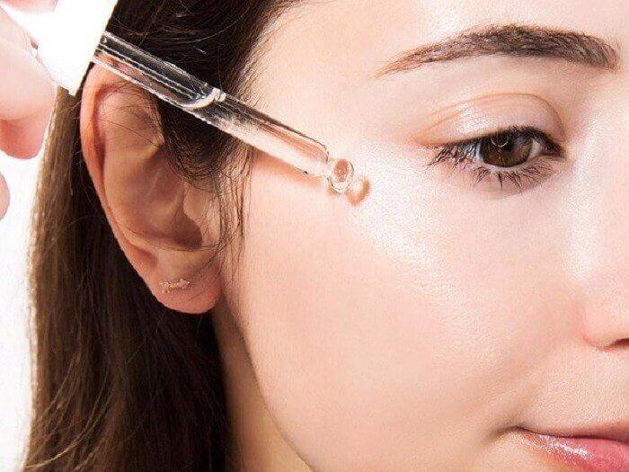 Cấp ẩm đúng giúp chị em cân bằng tỷ lệ dầu - nước trên da trong những ngày Hè.