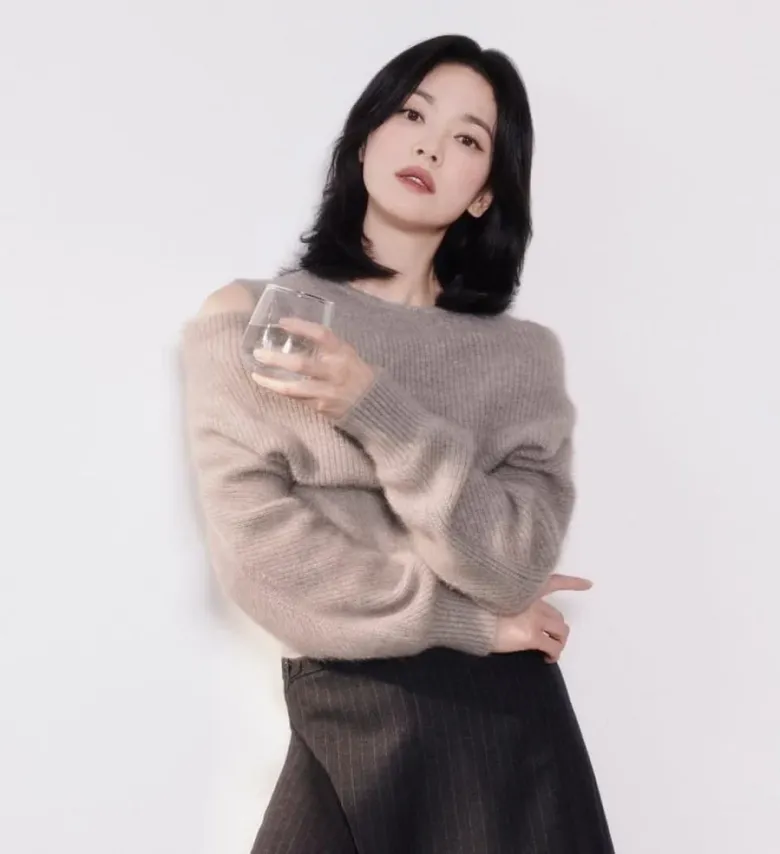 Song Hye Kyo “lột xác” với tóc bob layer.