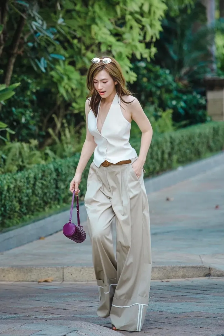 Học Phương Anh Đào cách phối quần ống suông cực tôn dáng và sang chảnh.