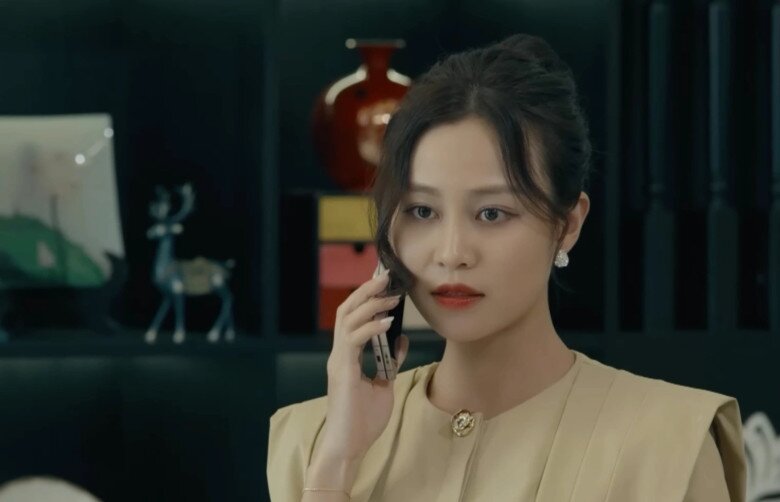 Tạo hình mới nhất của diễn viên Quỳnh Châu - nữ chính phim Dưới Ô Cửa Sáng Đèn được nhận xét thanh lịch, trưởng thành hơn so với giai đoạn trước.