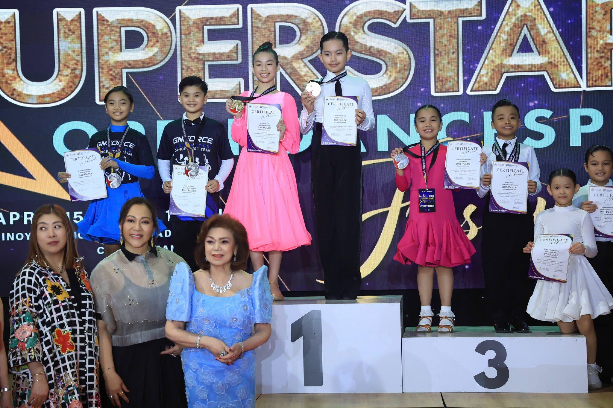 Quý tử duy nhất của 2 vợ chồng kiện tướng dancesport khiến gia đình nở mày nở mặt.