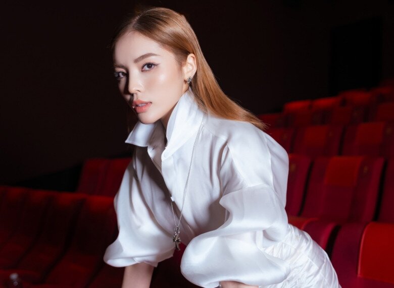Sở hữu hình ảnh sắc sảo, cá tính, Kỳ Duyên nhiều năm qua được công chúng nhắc đến như một biểu tượng sắc đẹp hiện đại.