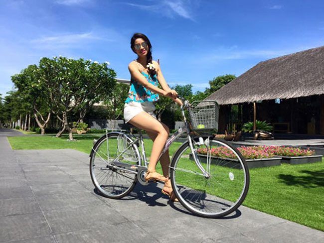 Đạp xe cũng là môn thể thao yêu thích của Phạm Hương. 
