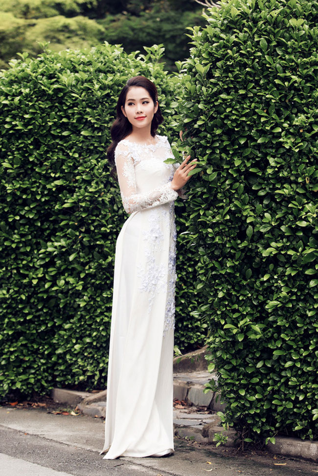 Trước đó, Nam Em cũng từng là thí sinh của Hoa hậu Việt Nam 2014 cùng với Kỳ Duyên và Huyền My. 
