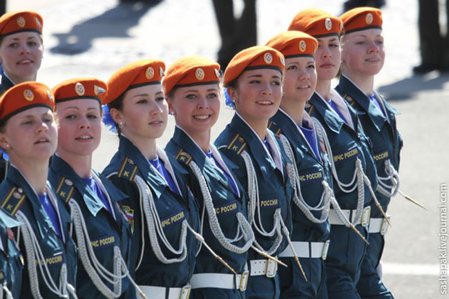12. Nga

Nữ chiến binh Nga xinh đẹp có khuôn mặt đầy đặn phúc hậu. 
