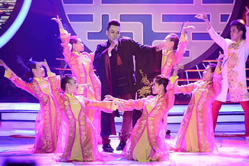 Giả gái Kiều Nguyệt Nga, Bạch Công Khanh là Quán quân Gương mặt thân quen 2016 - 15