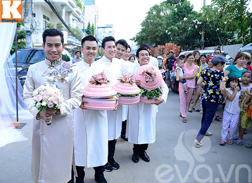 Ngọc Lan ôm mẹ khóc nức nở trong đám hỏi với Thanh Bình - 15