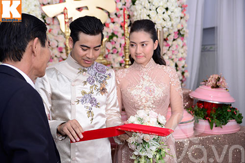 Ngọc Lan ôm mẹ khóc nức nở trong đám hỏi với Thanh Bình - 10