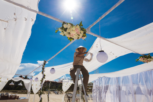 Siêu mẫu Hà Anh dùng máy bay trực thăng tới đám cưới - 2