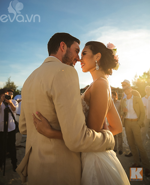 Siêu mẫu Hà Anh dùng máy bay trực thăng tới đám cưới - 21