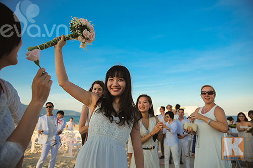 Siêu mẫu Hà Anh dùng máy bay trực thăng tới đám cưới - 12