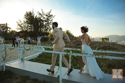 Siêu mẫu Hà Anh dùng máy bay trực thăng tới đám cưới - 18