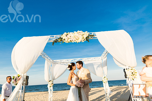 Siêu mẫu Hà Anh dùng máy bay trực thăng tới đám cưới - 23