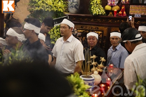Đám tang NS Hán Văn Tình: Người vợ tần tảo và 2 con nén nỗi đau trong giờ phút vĩnh biệt - 43
