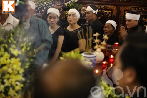 Đám tang NS Hán Văn Tình: Người vợ tần tảo và 2 con nén nỗi đau trong giờ phút vĩnh biệt - 40