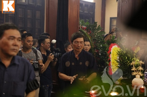 Đám tang NS Hán Văn Tình: Người vợ tần tảo và 2 con nén nỗi đau trong giờ phút vĩnh biệt - 12