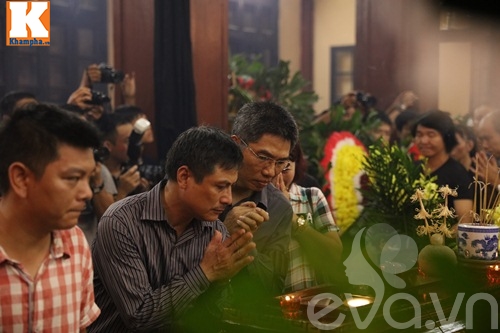 Đám tang NS Hán Văn Tình: Người vợ tần tảo và 2 con nén nỗi đau trong giờ phút vĩnh biệt - 8