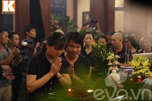 Đám tang NS Hán Văn Tình: Người vợ tần tảo và 2 con nén nỗi đau trong giờ phút vĩnh biệt - 15