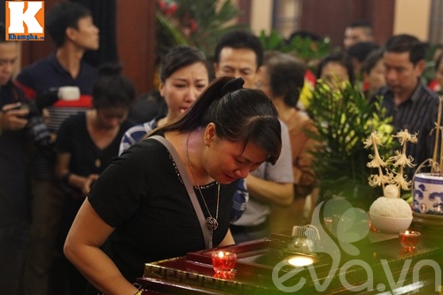 Đám tang NS Hán Văn Tình: Người vợ tần tảo và 2 con nén nỗi đau trong giờ phút vĩnh biệt - 16