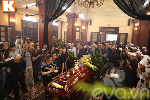 Đám tang NS Hán Văn Tình: Người vợ tần tảo và 2 con nén nỗi đau trong giờ phút vĩnh biệt - 7