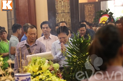 Đám tang NS Hán Văn Tình: Người vợ tần tảo và 2 con nén nỗi đau trong giờ phút vĩnh biệt - 27