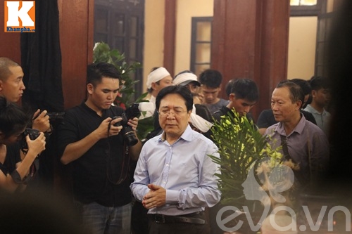 Đám tang NS Hán Văn Tình: Người vợ tần tảo và 2 con nén nỗi đau trong giờ phút vĩnh biệt - 26