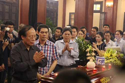 Đám tang NS Hán Văn Tình: Người vợ tần tảo và 2 con nén nỗi đau trong giờ phút vĩnh biệt - 22