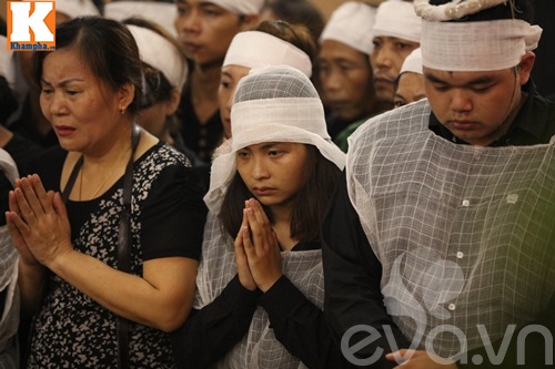 Đám tang NS Hán Văn Tình: Người vợ tần tảo và 2 con nén nỗi đau trong giờ phút vĩnh biệt - 37