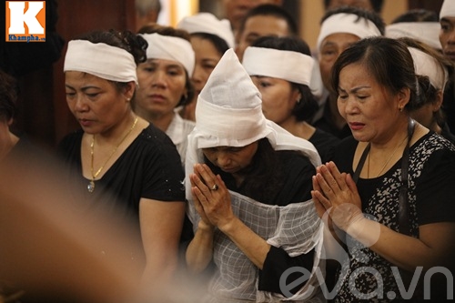 Đám tang NS Hán Văn Tình: Người vợ tần tảo và 2 con nén nỗi đau trong giờ phút vĩnh biệt - 6