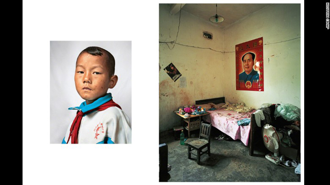 Phòng ngủ của bé Dong, 9 tuổi tại Vân Nam, Trung Quốc. Căn phòng đơn giản với điểm nhấn là bức tranh treo trên tường. Đồ đạc đều đã cũ và khá lộn xộn.

