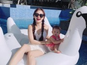 Làng sao - Sao Việt 24h qua: 9 tháng tuổi, con gái Diễm Trang thích thú được bố mẹ đưa đi bơi