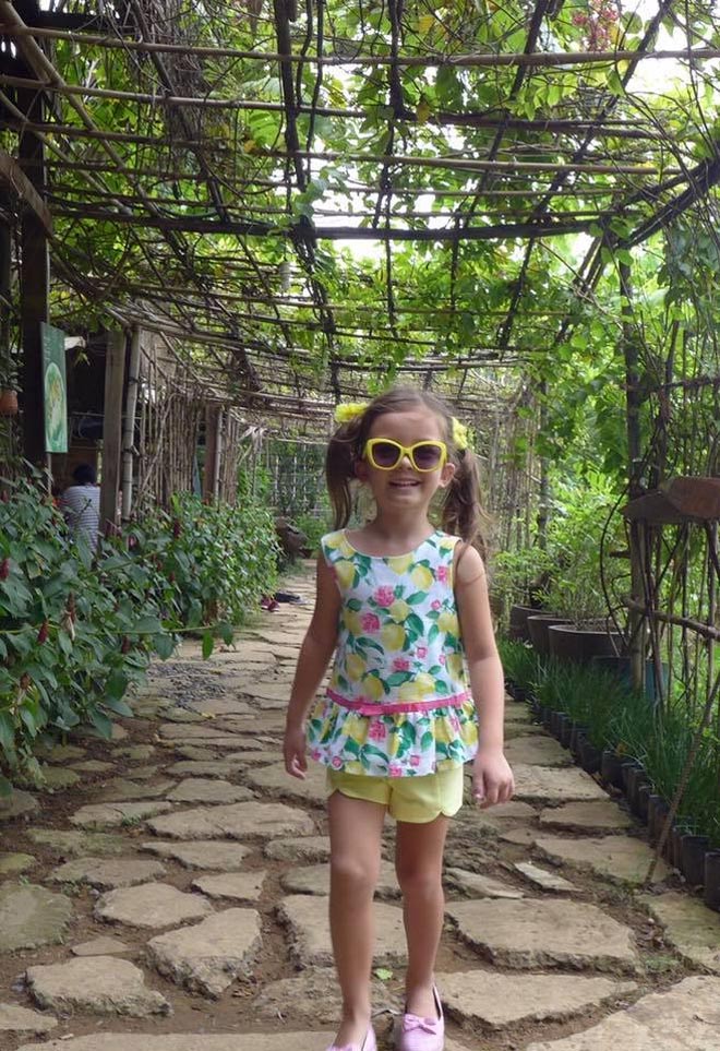 Sao Việt 24h qua: Chị gái Ngọc Trinh amp;#34;khóa môiamp;#34; bạn trai trong bữa tối đầy lãng mạn - 4