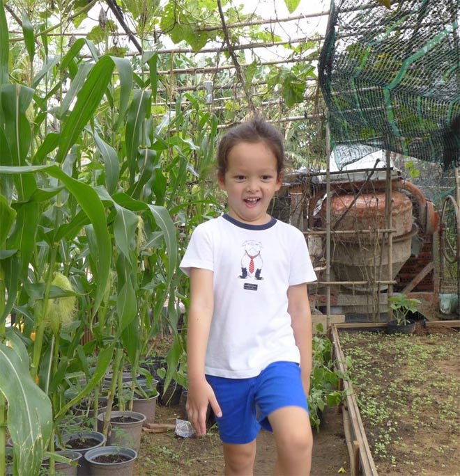 Sao Việt 24h qua: Chị gái Ngọc Trinh amp;#34;khóa môiamp;#34; bạn trai trong bữa tối đầy lãng mạn - 5