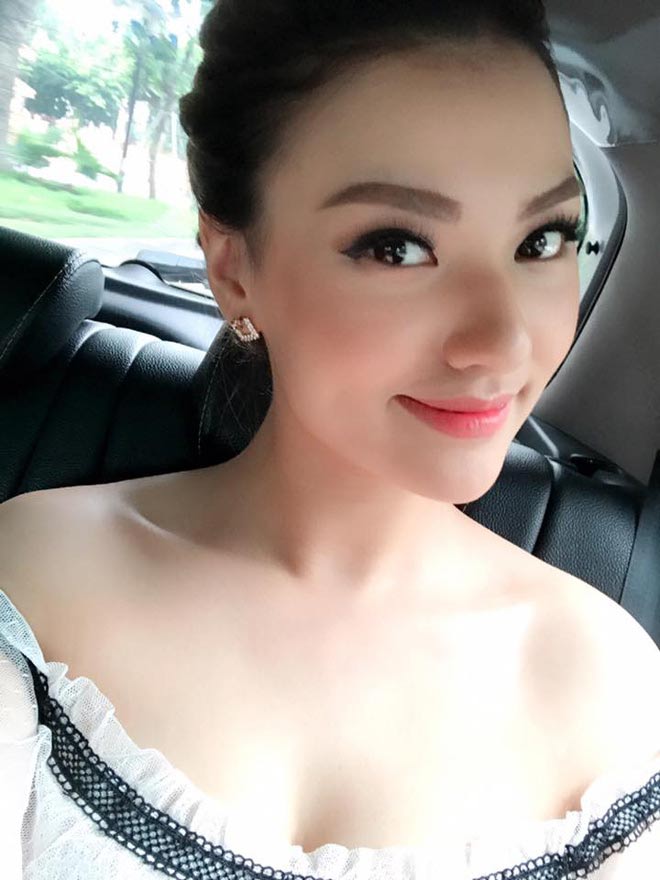 Sao Việt 24h qua: Chị gái Ngọc Trinh amp;#34;khóa môiamp;#34; bạn trai trong bữa tối đầy lãng mạn - 13