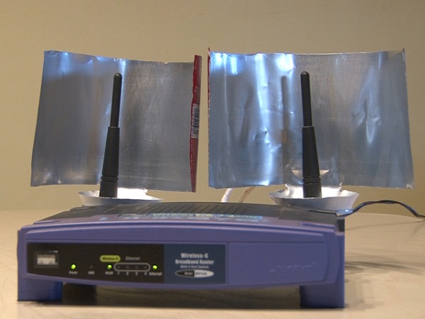 Cả nhà bạn gái amp;#34;sốcamp;#34; khi anh chàng sang chơi cầm theo hai củ khoai tây và cắm lên cục wifi - 3